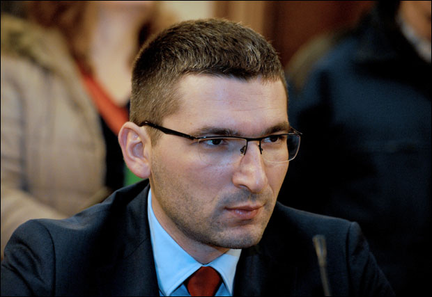 Паровић: Од државе ни динар за кампању